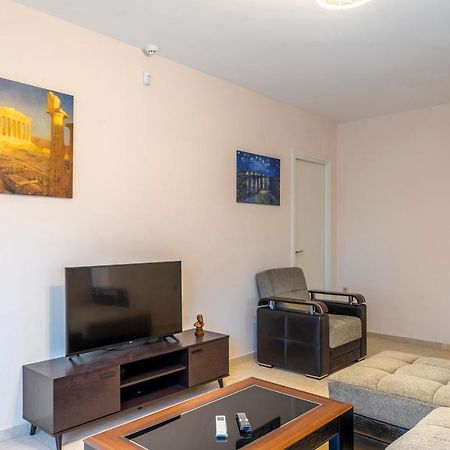2 Bedroom Renovated Apartment With A View アテネ エクステリア 写真