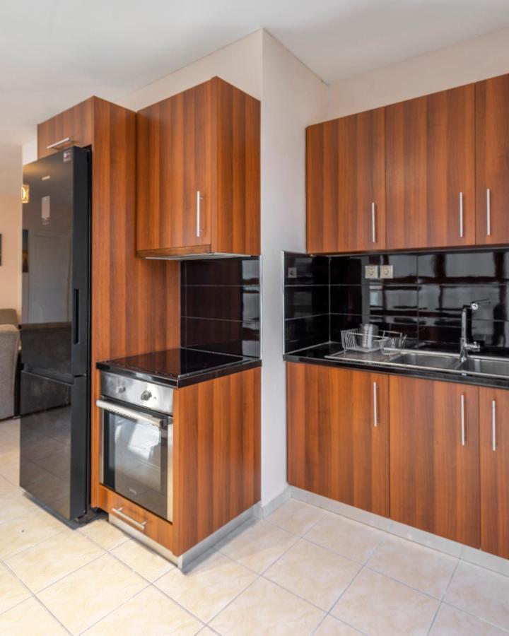 2 Bedroom Renovated Apartment With A View アテネ エクステリア 写真