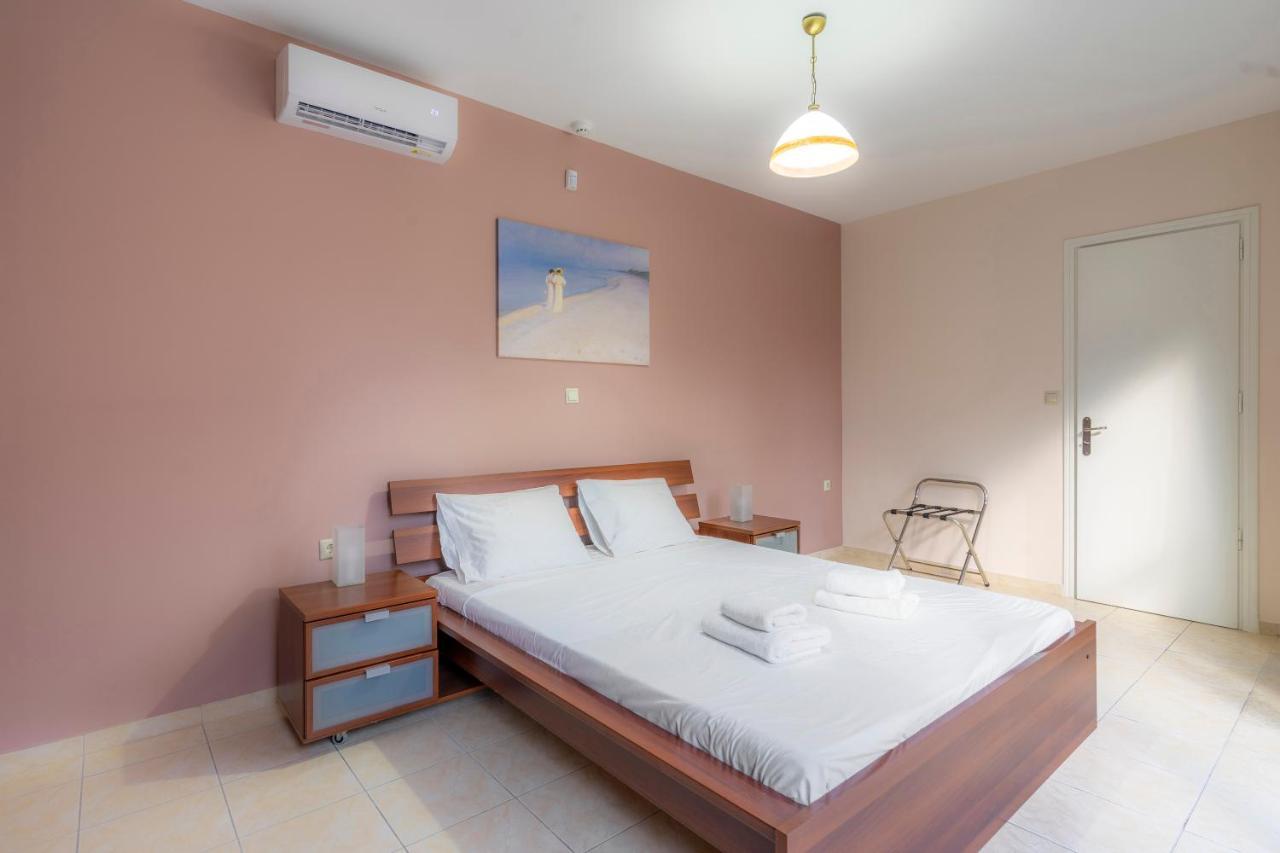 2 Bedroom Renovated Apartment With A View アテネ エクステリア 写真