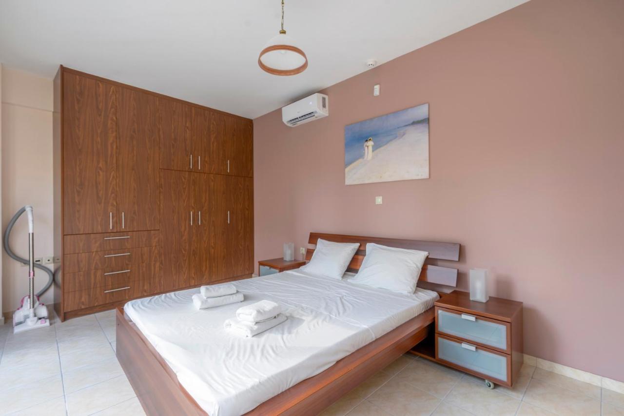 2 Bedroom Renovated Apartment With A View アテネ エクステリア 写真