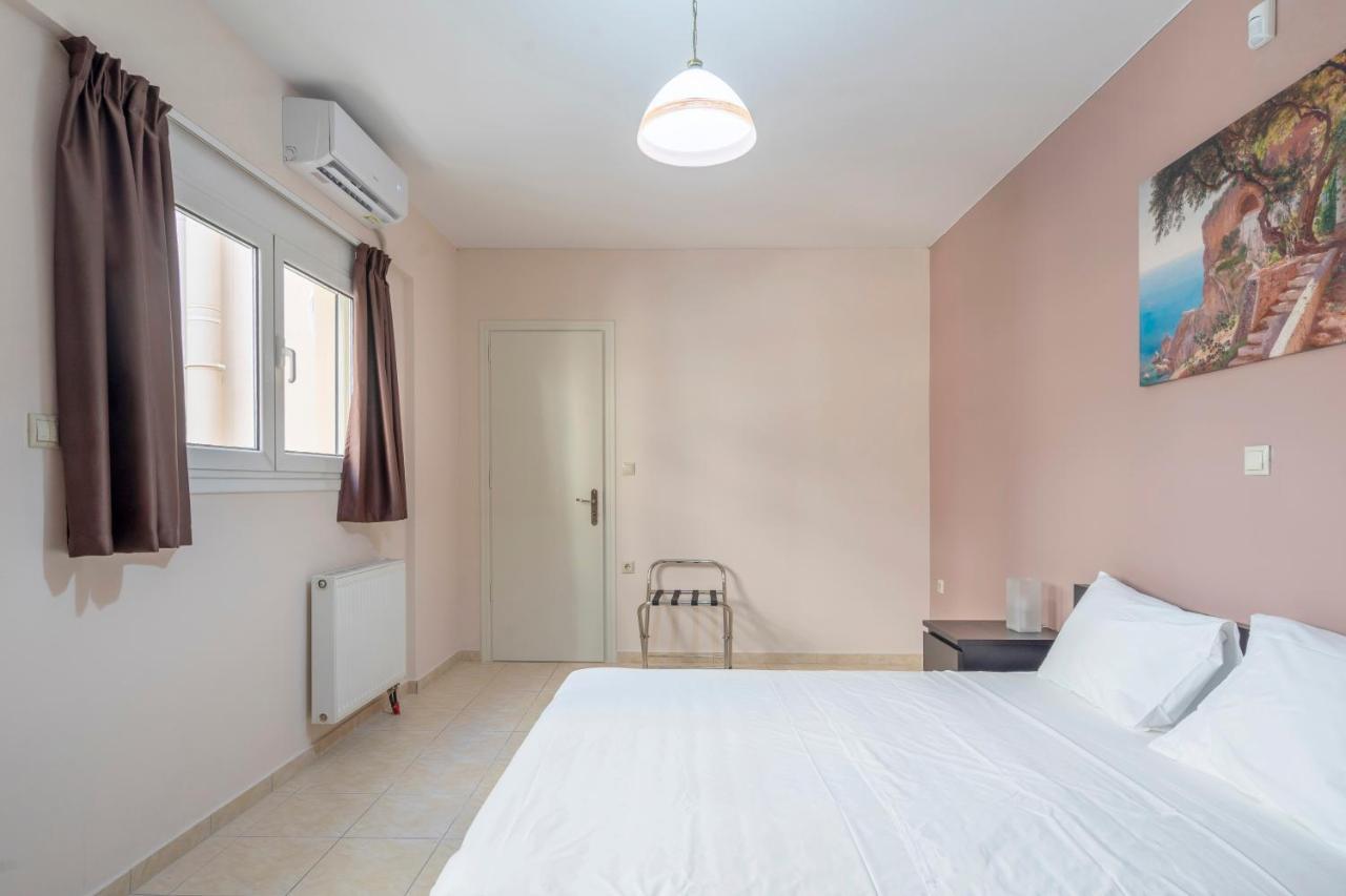 2 Bedroom Renovated Apartment With A View アテネ エクステリア 写真