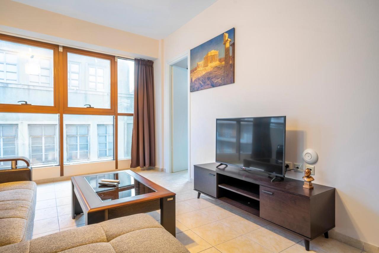 2 Bedroom Renovated Apartment With A View アテネ エクステリア 写真