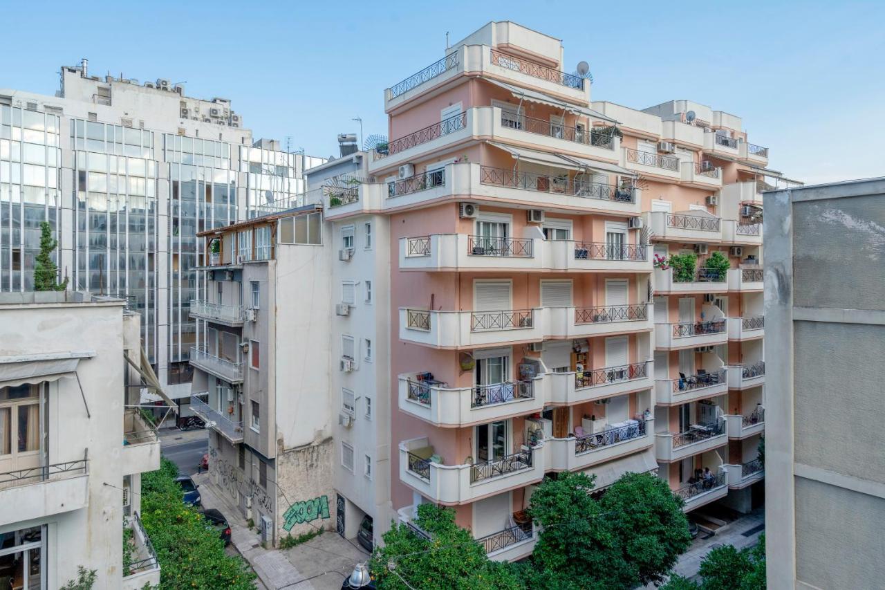 2 Bedroom Renovated Apartment With A View アテネ エクステリア 写真